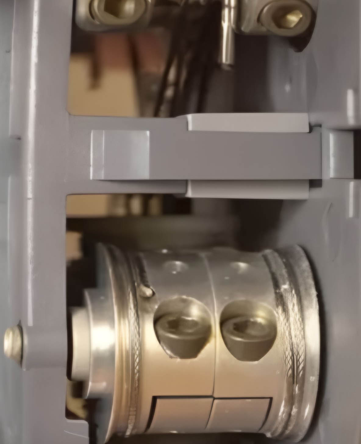 Produktbild metallische Mikroseile für Roboter